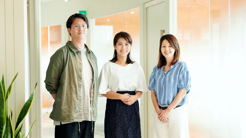 株式会社ブイキューブ マーケティング本部 インサイドセールスの荒木さん（左）、及川さん（中央）、小菅さん（右）いずれも当時